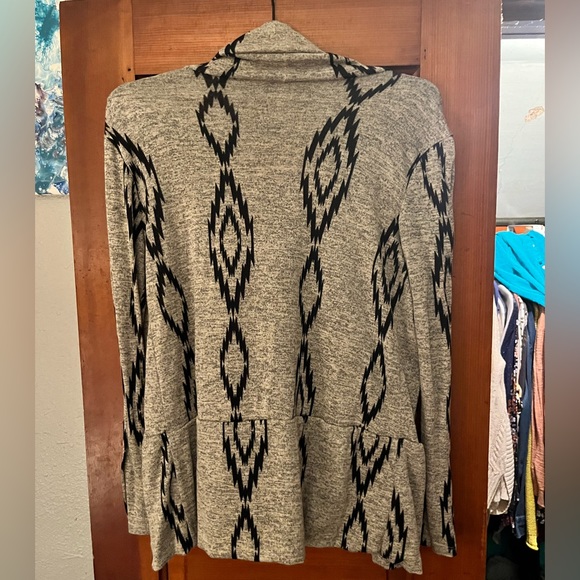 Black and grey print Aztec sweater - Picture 2 of 2
